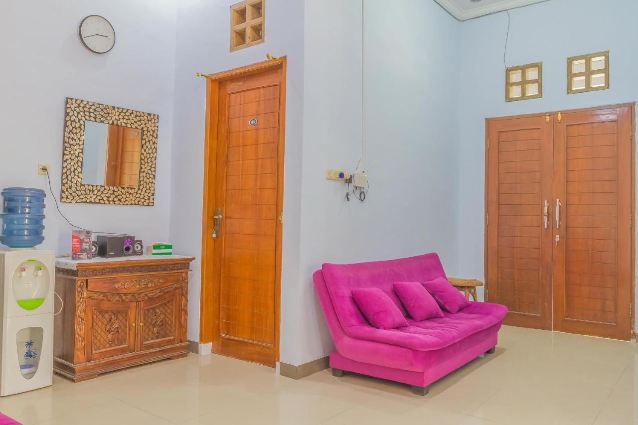 Hotel Reddoorz Syariah @ Puri Kalijaga Street Cirebon Exterior foto