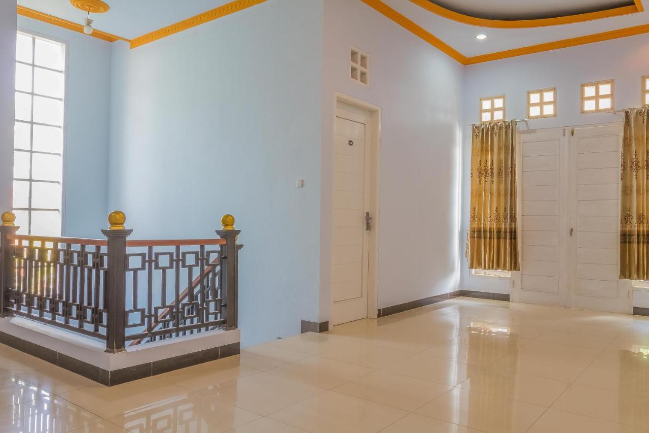 Hotel Reddoorz Syariah @ Puri Kalijaga Street Cirebon Exterior foto
