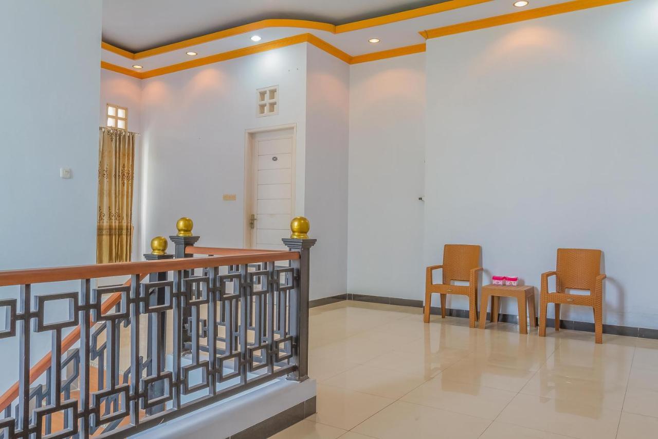 Hotel Reddoorz Syariah @ Puri Kalijaga Street Cirebon Exterior foto